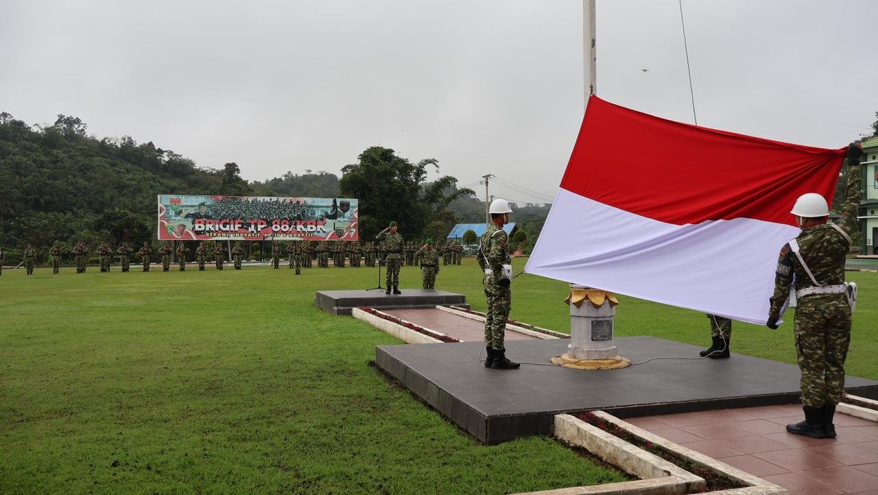 Upacara bendera dan tradisi satuan
